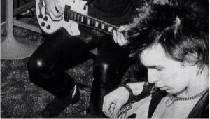 Rare Photo Of Steve Jones Teaching Sid Vicious Sex Pistols Songs